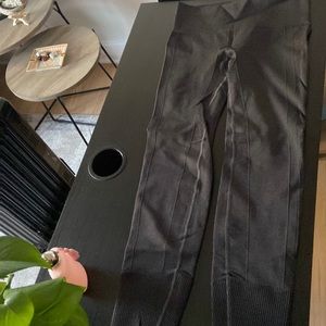 New never worn Lululemon active pants
